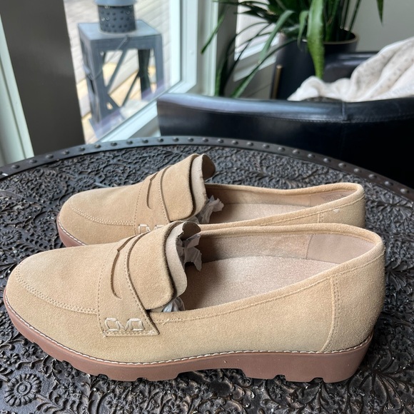 VIONIC CHERYL II SUEDE LEATHER LOAFERS IN SAND 8.5 W WIDE - Picture 6 of 10
